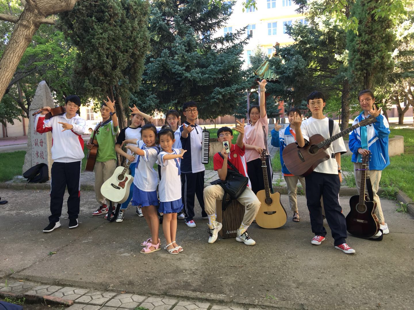 齐市民族中学《成都》