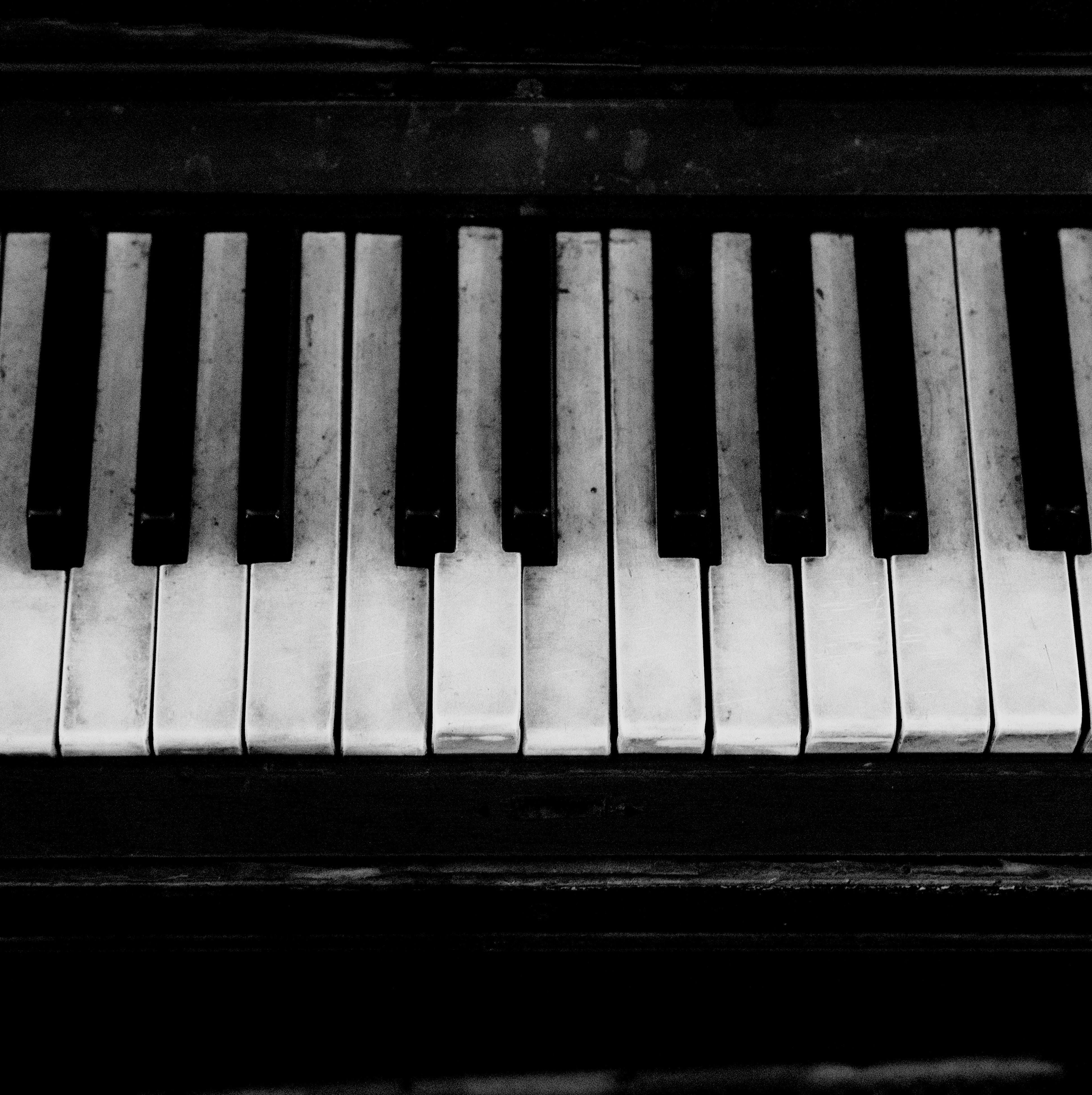 Piano: the Classic Compilation - 20 Beautiful Melodies to Soothe the Soul and Stimulate the Mind