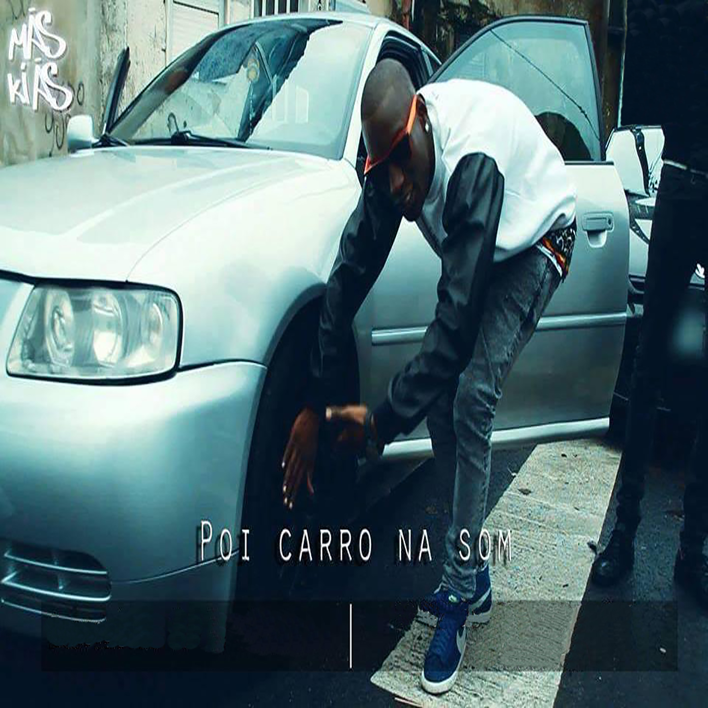 Poi Carro na Som